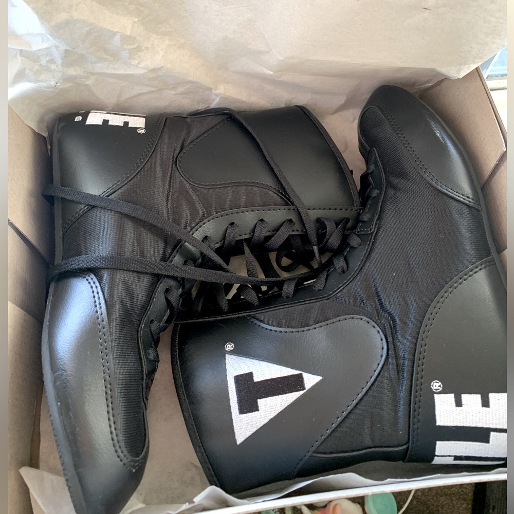 Title boxing shoes. Used once, like new